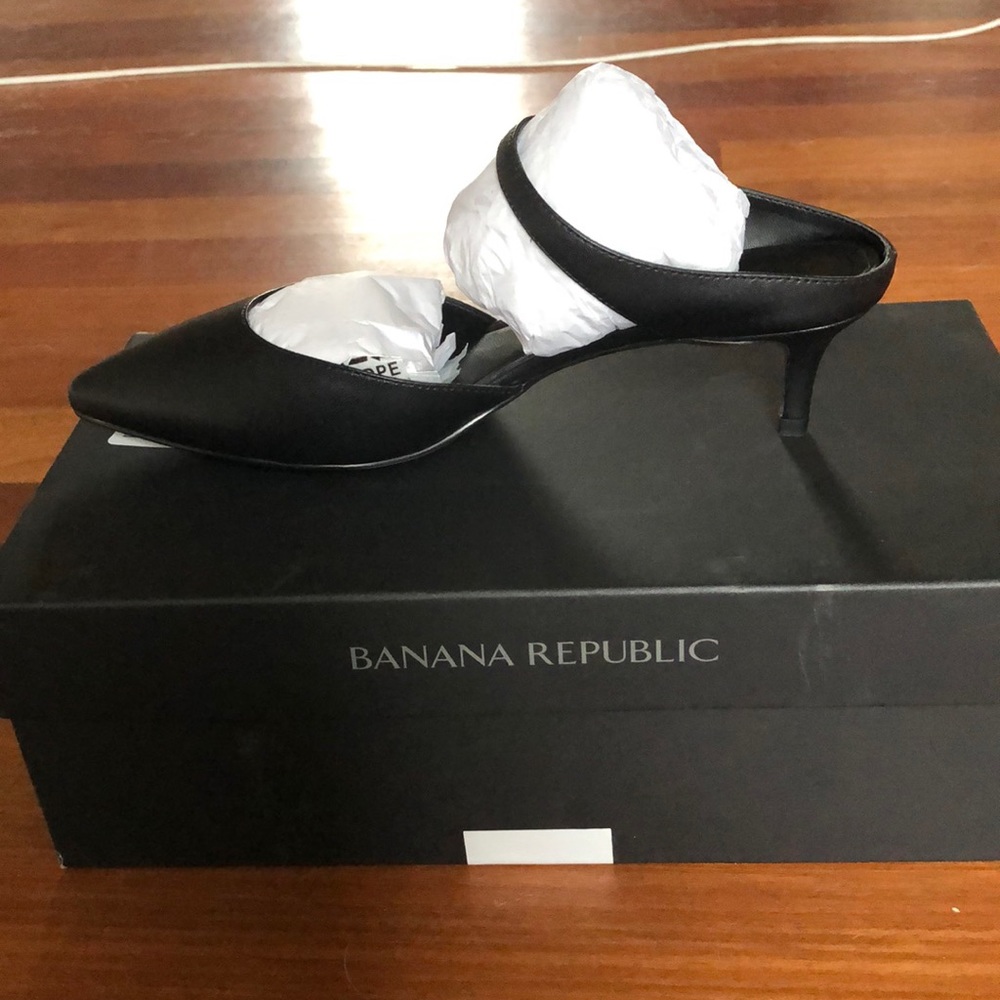 Banana Republic black kitten heel mules.